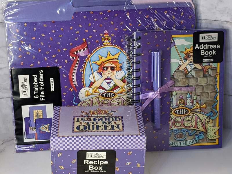 The Queen of Everything Desk Set