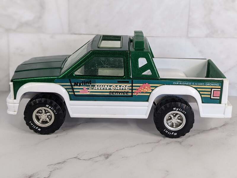 1989 Nylint Lawn Care Service Toy Truck